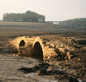 vieux pont à 2 arche face à pierrefitte